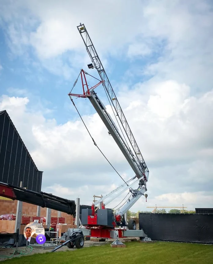 Self-erecting crane